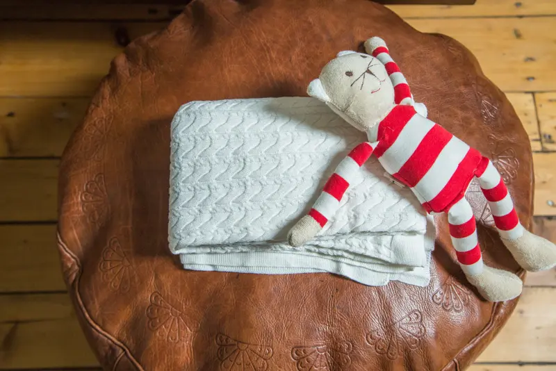 Organic Cotton White Cable Knit Blanket